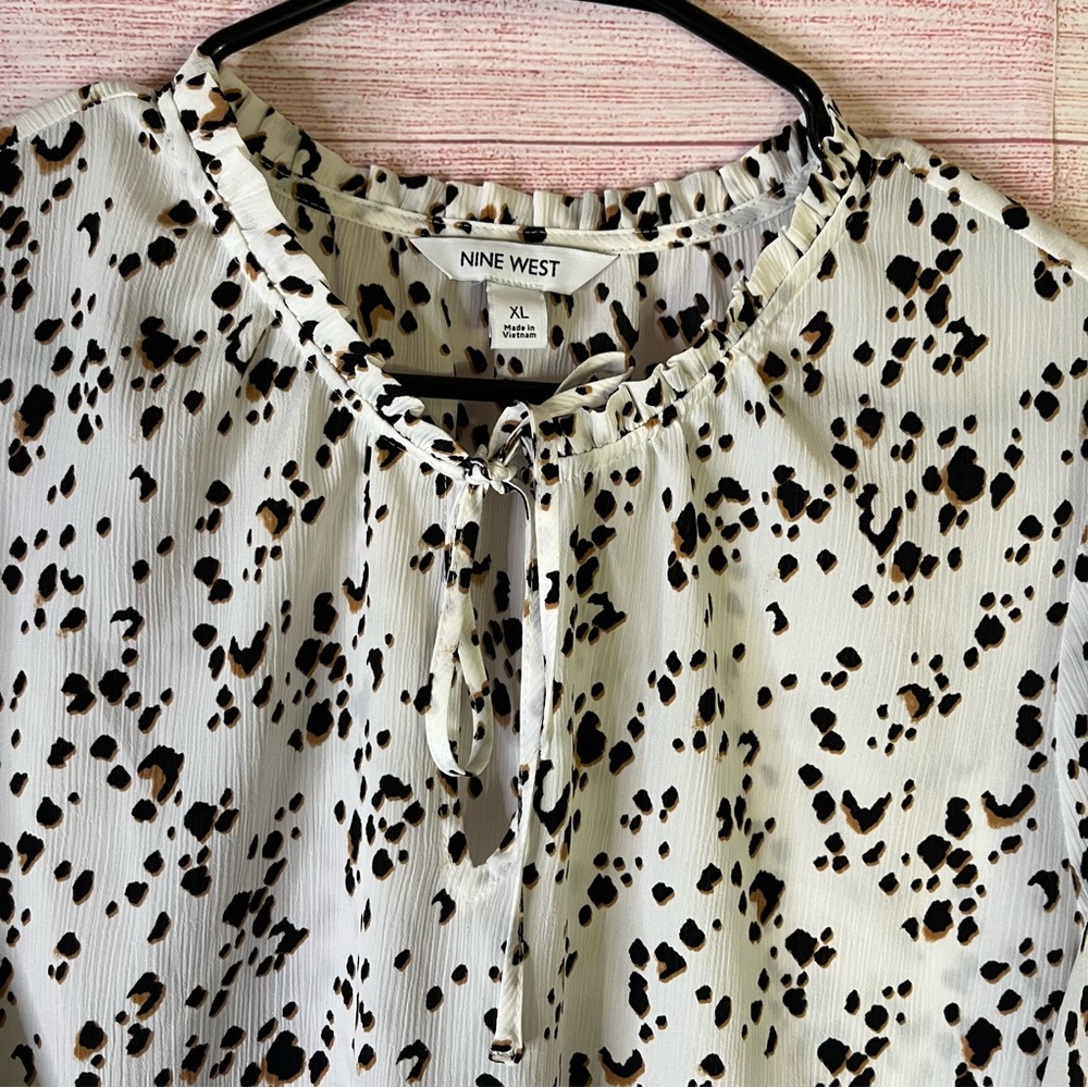 Nine West Animal Print Colors‎  Tie Front Ruffle Neck Blouse Size XL - Picture 6 of 7